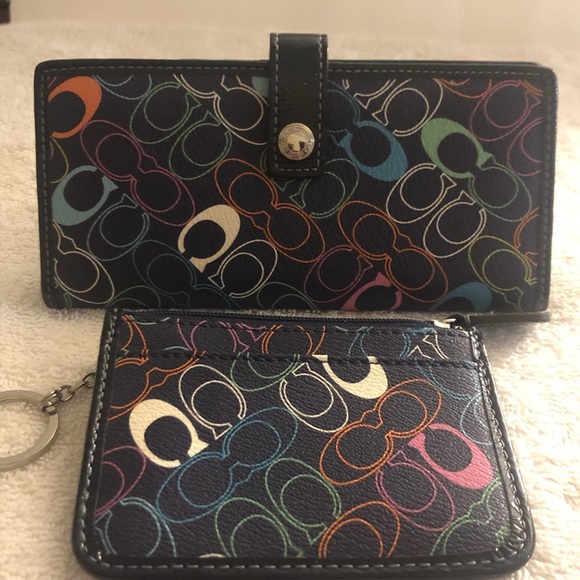 Coach Handbags - ❤️ NWOT Coach Wallet /w Matching Keychain